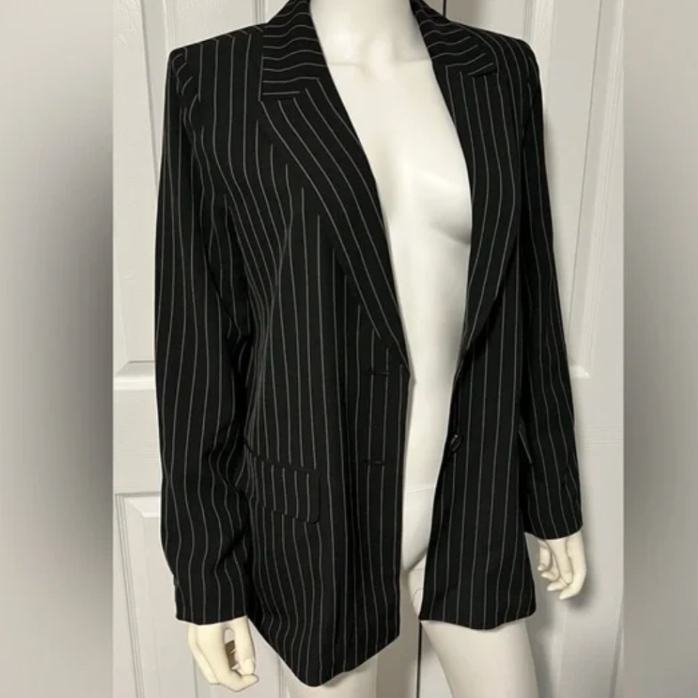 Forever 21. Pin strip blazer
